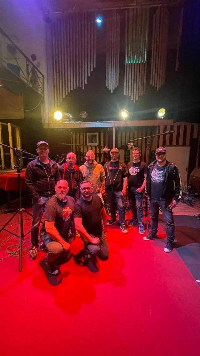 🤘Un pure Week End de Pâques 🎧
⚓️ Au Alhambra Studios avec Vincent Barcelo 😍
🎉 Les premiers titres du nouvel album sont en boite💥
🎯 Sortie prévue en 2026 🤩
#nouvelalbum